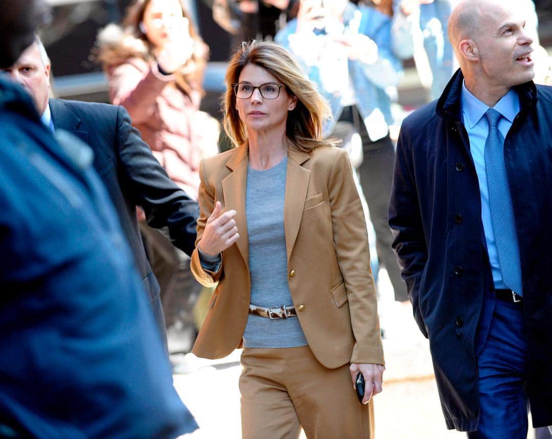 NBC Newsさんのインスタグラム写真 - (NBC NewsInstagram)「#LoriLoughlin arrives to a federal court in #Boston to face charges in a nationwide college admissions scheme. More about the hearing at the link in our bio. . 📷 Joseph Prezioso / @afpphoto」4月4日 4時02分 - nbcnews
