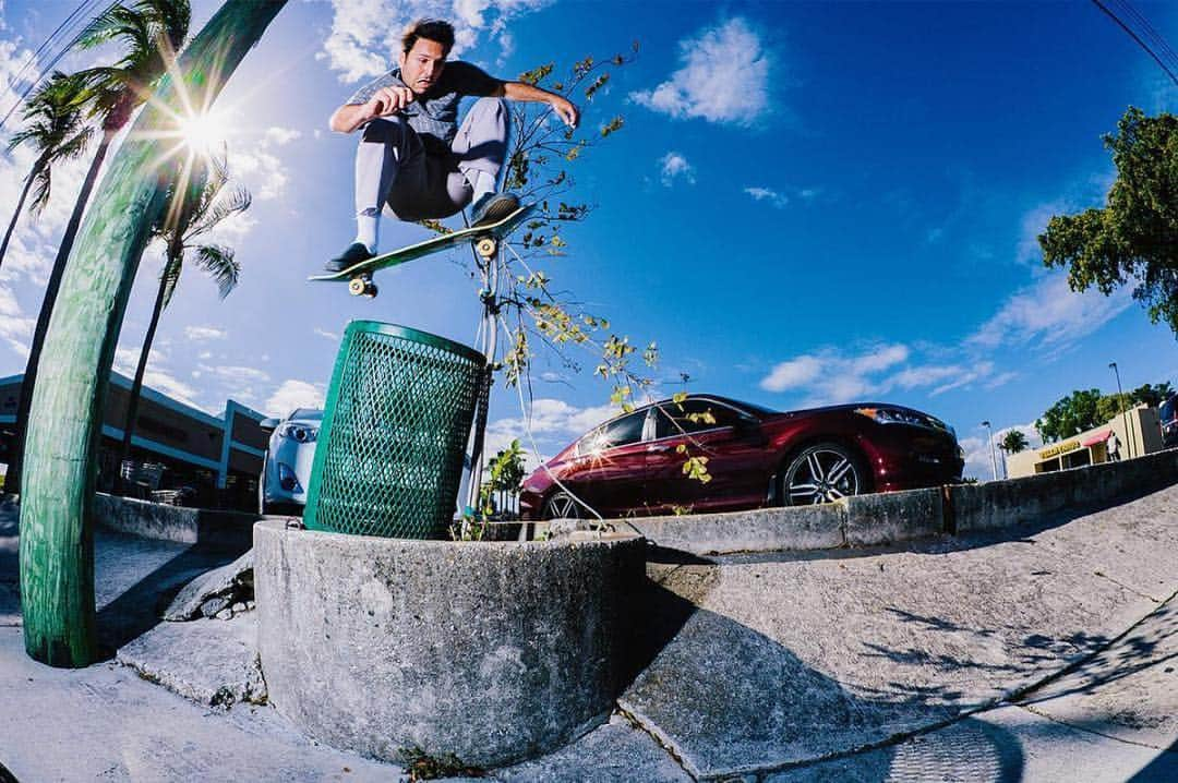 Vans Skateさんのインスタグラム写真 - (Vans SkateInstagram)「@AndrewB.Allen’s got a deep bag of moves, and opts for the can-can for today’s #WowCoolWallie. Get Andrew’s favorite Blackout Slip-On Pro colorway at a skate shop near you or visit vans.com/proclassics anytime. 📷: @MmmSherbert.」4月4日 4時02分 - vansskate