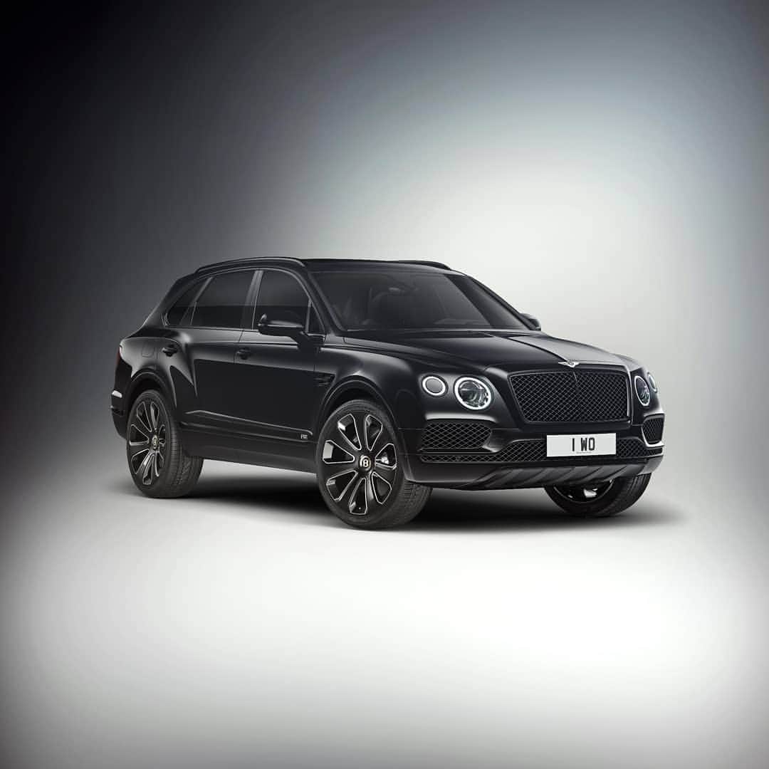 ベントレーさんのインスタグラム写真 - (ベントレーInstagram)「#Bentayga #V8 Design Series comes with Blackline Specification as standard, featuring a dramatic black painted trim to emphasise Bentayga’s sporting nature. Exterior: Onyx.  Bentayga V8 Design Series WLTP drive cycle: fuel consumption, mpg (l/100km) – Combined 21.7 (13.0). Combined CO2 – 296 g/km.」4月4日 3時55分 - bentleymotors
