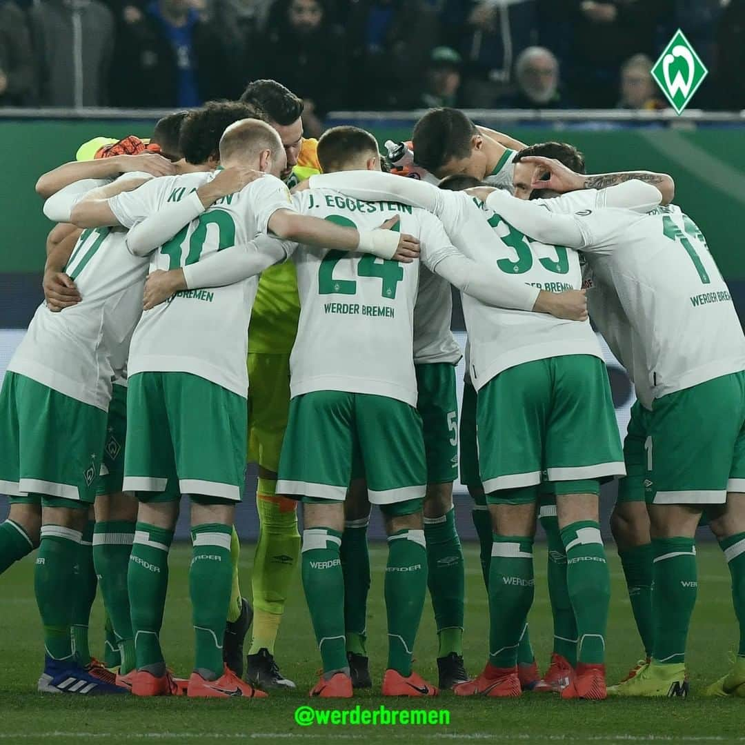 ヴェルダー・ブレーメンさんのインスタグラム写真 - (ヴェルダー・ブレーメンInstagram)「Als TEAM! 💚  _______ #werder #bremen #svw #s04svw #Pokal #Viertelfinale #Team #Mannschaft #grünweiß #nordphoto」4月4日 4時00分 - werderbremen