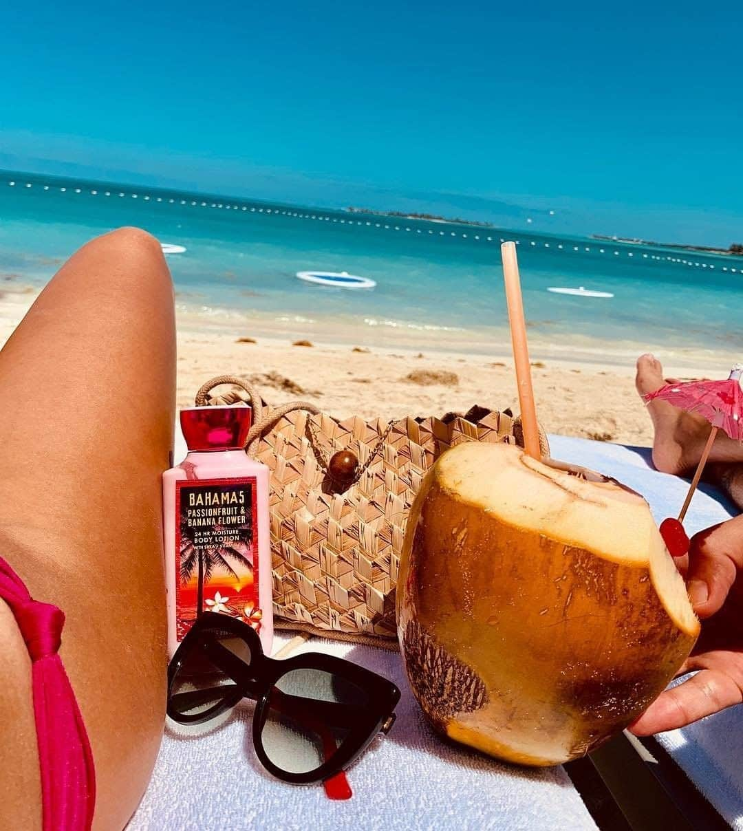 Bath & Body Worksさんのインスタグラム写真 - (Bath & Body WorksInstagram)「When you take travel advice from your Body Lotion ... 📍 Bahamas | 📸 @koralmaimon」4月4日 4時01分 - bathandbodyworks