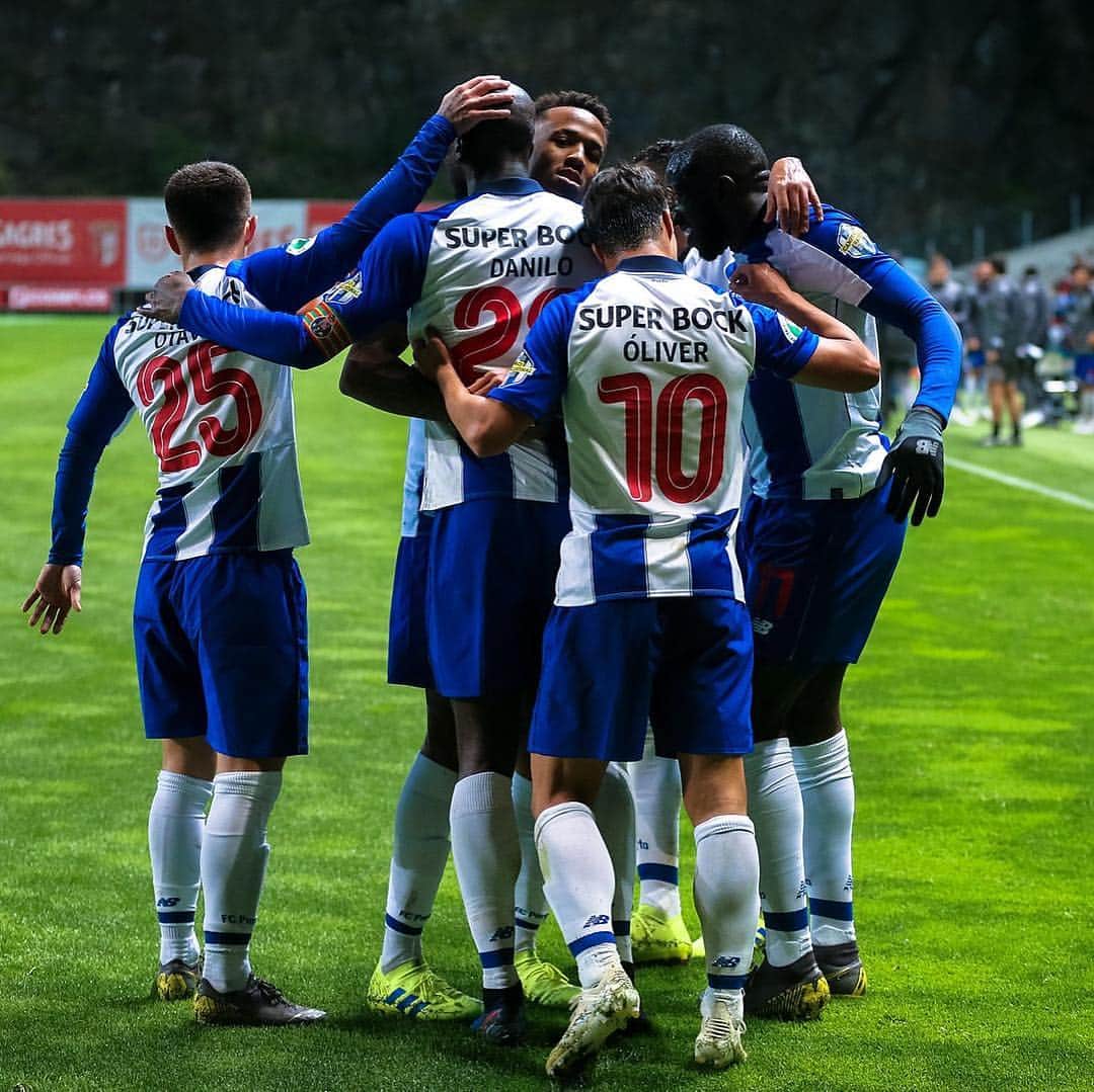 オリベル・トーレスのインスタグラム：「Estamos no Jamor!!! 💪🏼🔵⚪️」