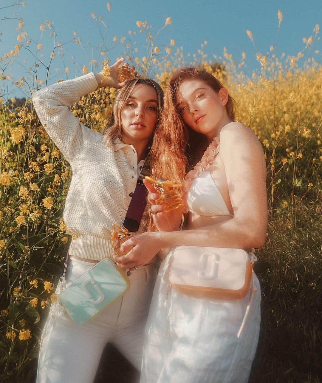 Larsen Thompsonさんのインスタグラム写真 - (Larsen ThompsonInstagram)「Spring time by the beach with the new @marcjacobsfragrances limited edition Daisy Sunshine collection and my daisy girl @alexalosey ☀️🌼 perfect day, perfect spring scent🌼☀️ @sephora #MJDaisy #FriendsOfDaisy」4月4日 4時09分 - larsenthompson
