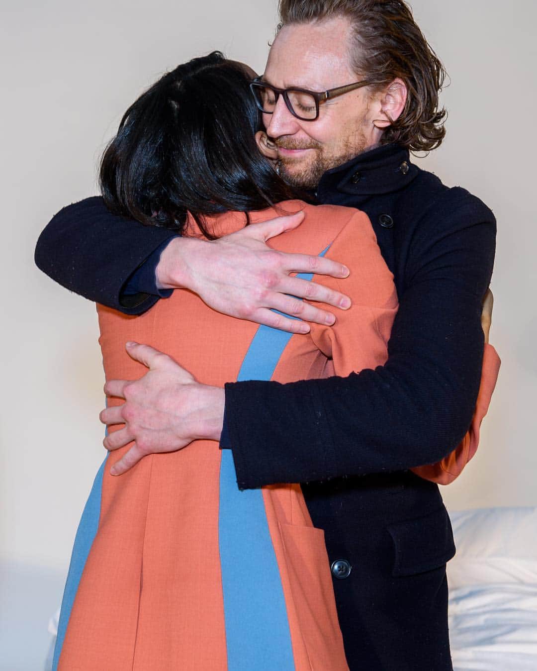 Just Jaredさんのインスタグラム写真 - (Just JaredInstagram)「Charlie Cox and @twhiddleston support their #Betrayal co-star @zawe at her debut book launch! See more on JustJared.com #CharlieCox #TomHiddleston #ZaweAshton Photos: @gettyimages」4月4日 4時09分 - justjared