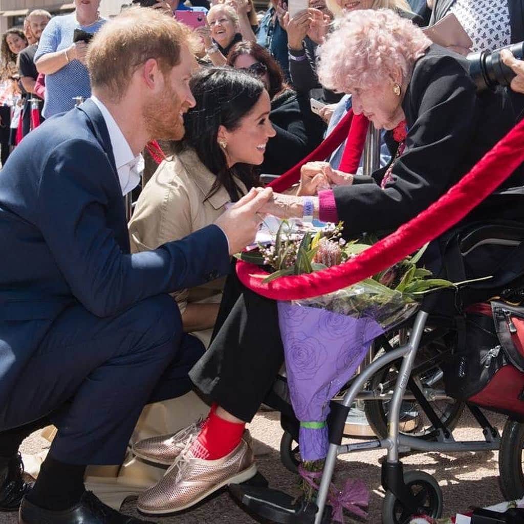 E! Onlineさんのインスタグラム写真 - (E! OnlineInstagram)「Prince Harry's most beloved fan Daphne Dunne has passed away at 99 years old. 💔 (📷: Getty Images/WireImage)」4月4日 4時19分 - enews