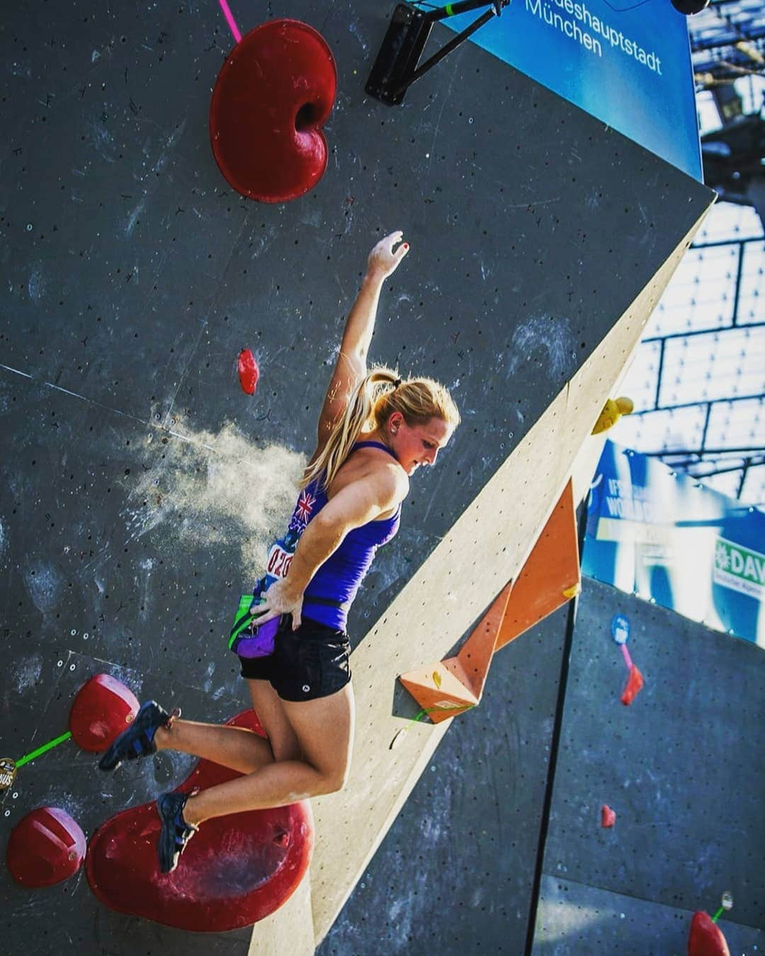 リア・クレインさんのインスタグラム写真 - (リア・クレインInstagram)「Competition climbing.  I've been doing it for 22 years and it stole my heart at 7 years old.  The 2019 World Cup Season starts in 2 days and I will be wearing the Team GB kit but this time, it won't be to climb on the wall.  Last year, I transitioned into a new role working with @shaunacoxsey and her team on the way to Olympic Selection this year.  I feel that this opportunity has come at a good time for me in my climbing career, now turning my knowledge and understanding of the sport in a new direction. I'll still compete in competitions, I love the unique feeling of performing on demand with time pressure and atmosphere, just not on the World Cup stage.  So here's to a new season doing different things 💕 📸: @yanne_golev」4月4日 4時31分 - leahcraneclimbing