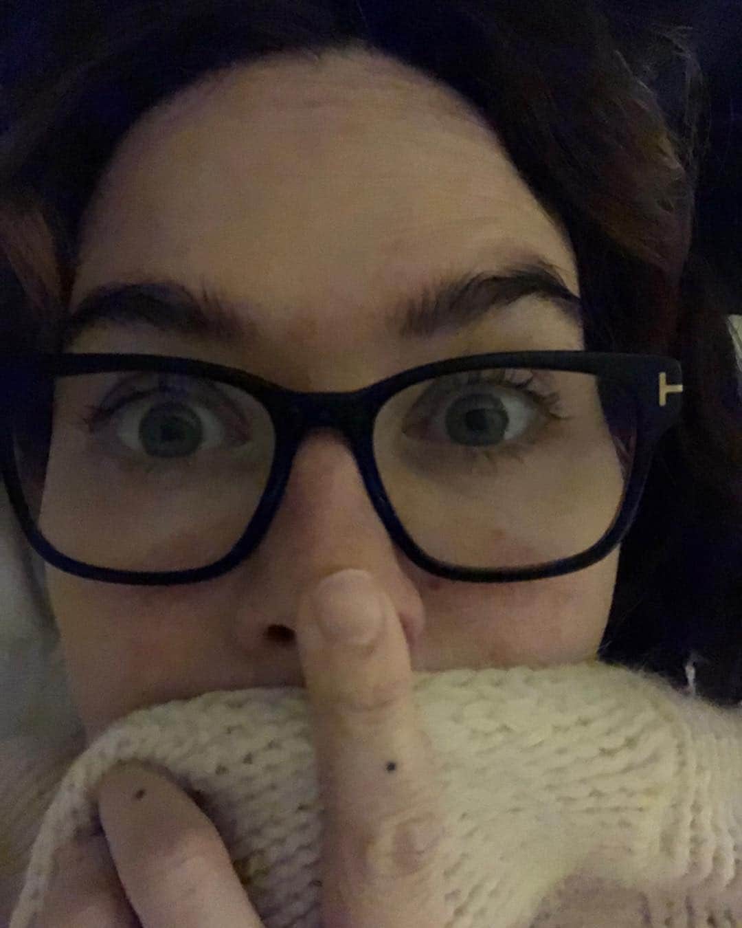 レナ・ヘディのインスタグラム：「Gutted. Heartbroken and fucked off, still doesn’t cover my disappointment at not being able to travel to NYC for our final prem tonight. I fucking hate being sick and the timing of this is a shit bag. But .. S8 is the tits and so are all my cast mates and crew mates and creators... so RIDE FORTH INTO THE NIGHT AND CREATE MAYHEM ... Love you beauties ⭐️⭐️⭐️⭐️⭐️💗💗💗💗💗」