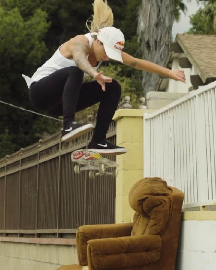 のインスタグラム：「The @redbullskate team just dropped a heavy-hitting skate edit to launch our ALL NEW Red Bull Skateboarding YouTube Channel. 📼 Hit the link in bio, subscribe, peep game, and hit the streets. 👊 #skate #skateboarding #youtube #givesyouwings」