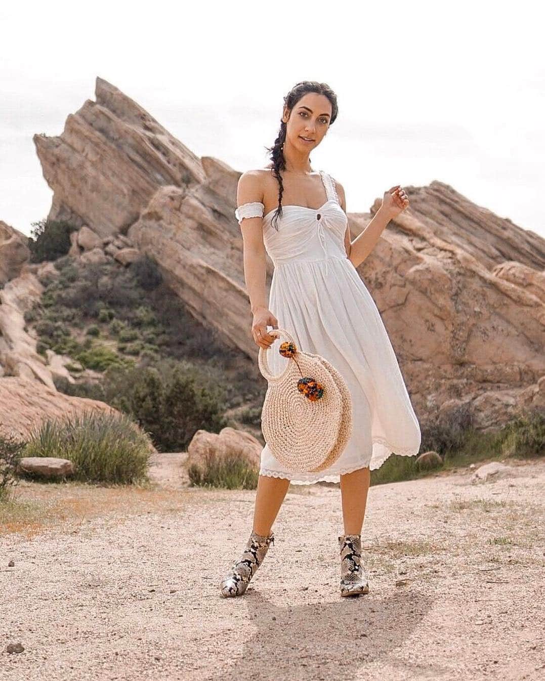 ALDO shoesさんのインスタグラム写真 - (ALDO shoesInstagram)「What to wear to Coachella.  Head over to our #Pinterest page and discover @nazyfarnoosh’s must haves for festival season. #AldoCrew #AldoShoes」4月4日 4時51分 - aldo_shoes