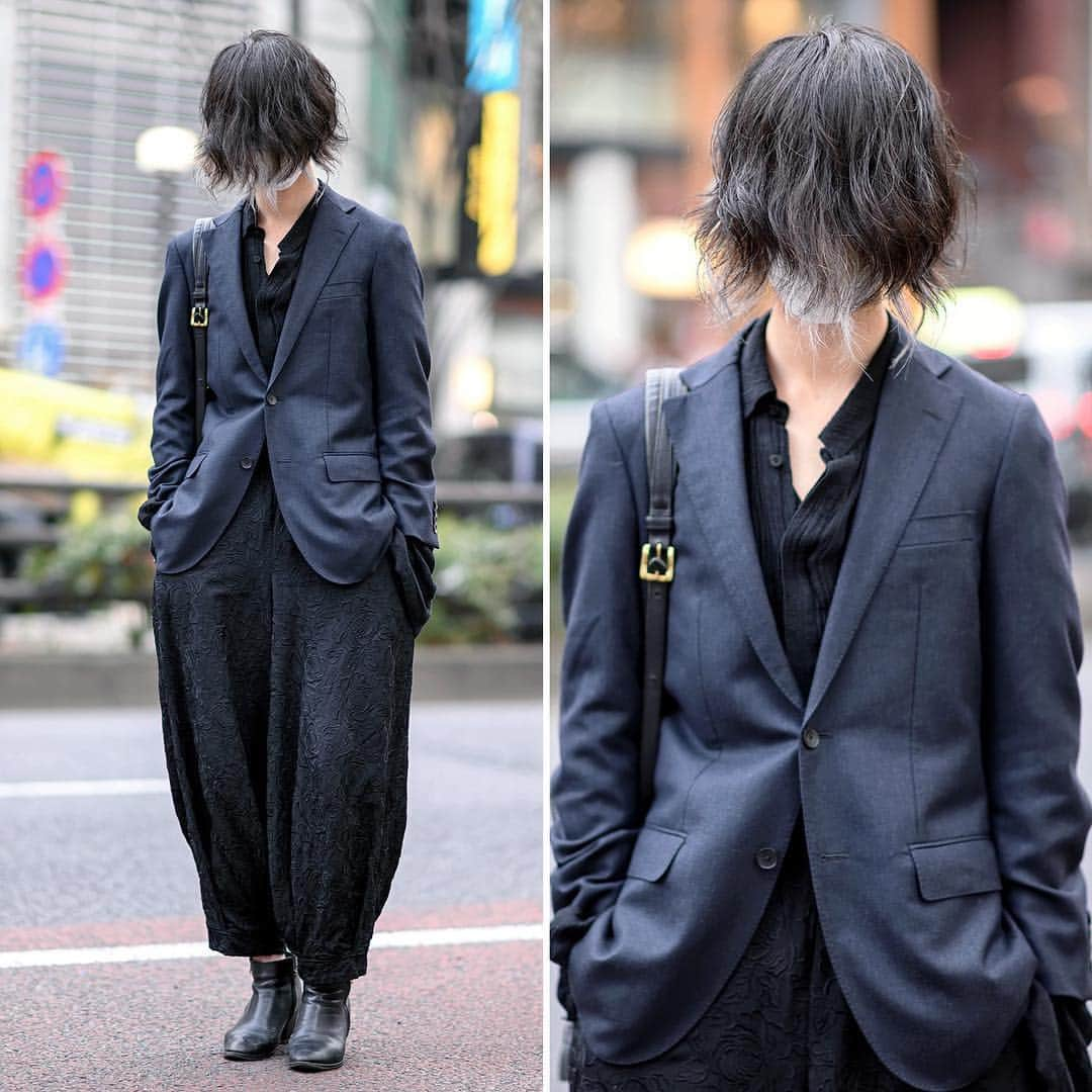 Harajuku Japanさんのインスタグラム写真 - (Harajuku JapanInstagram)「20-year-old Japanese student A (@avil_sibainu) on the street in Harajuku. In addition to his unique hairstyle, he’s wearing a blazer and top by the Osaka brand Roggykei, Kujaku black lace pants, zipper boots, and a vintage bucket bag with tassels.」4月4日 4時53分 - tokyofashion