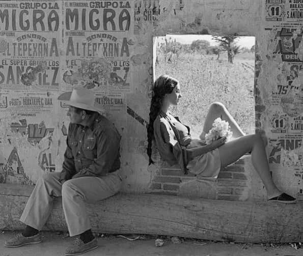 Meganさんのインスタグラム写真 - (MeganInstagram)「Ferdinando Scianna 〰 Oxaca, Mexico, 1988 #ferdinandoscianna #oaxaca #mexico」4月4日 4時59分 - zanzan_domus