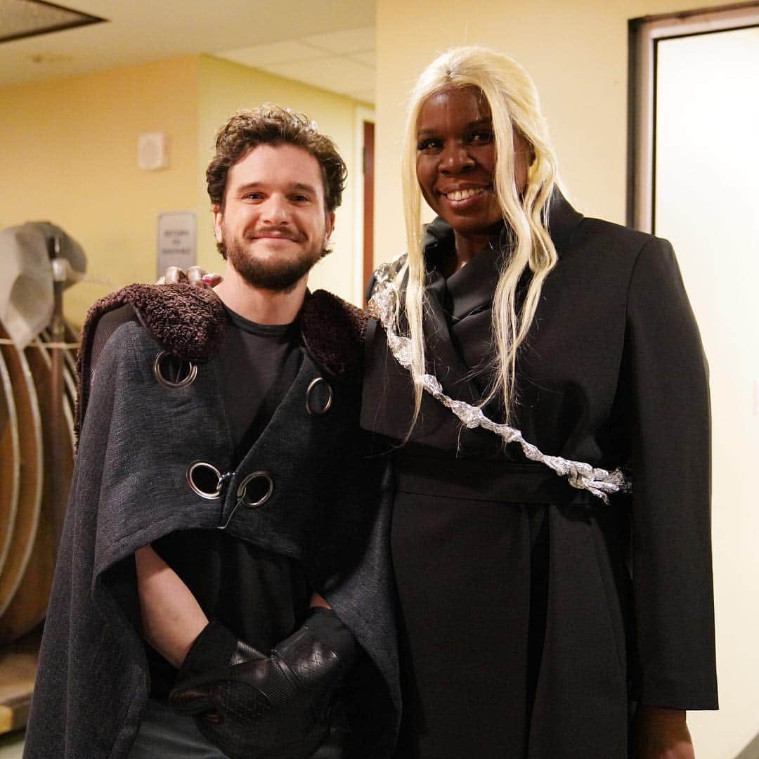 Saturday Night Liveさんのインスタグラム写真 - (Saturday Night LiveInstagram)「Backstage with Jon and Daenerys! ⚔️」4月4日 5時30分 - nbcsnl