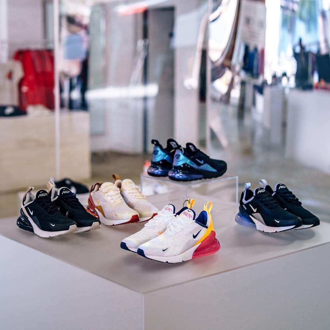 Urban Outfittersさんのインスタグラム写真 - (Urban OutfittersInstagram)「The @Nike Air Marketplace at Space 15 Twenty looking 👌, as usual. Follow @Space15Twenty to keep up with events at the Marketplace and stop to shop anytime through 4/14. @nilesgregory #UODisplay #nike」4月4日 5時35分 - urbanoutfitters