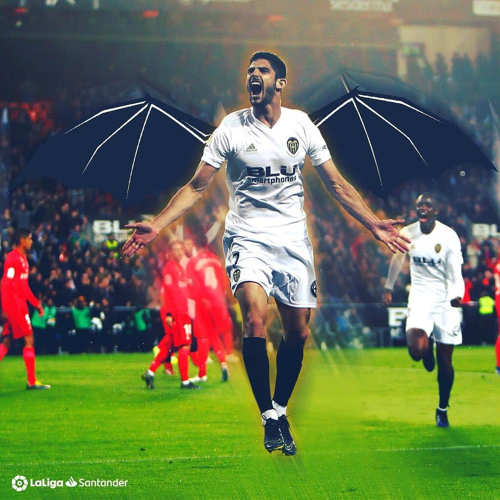 LFPさんのインスタグラム写真 - (LFPInstagram)「BAT-GUEDES! 🦇 • #Guedes #Valencia#RealMadrid #Valencia #LaLigaSantander #LaLiga」4月4日 5時50分 - laliga