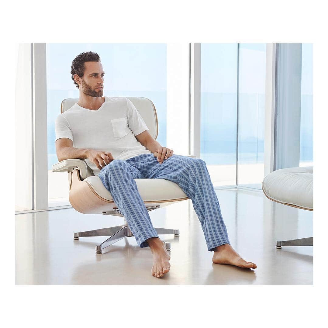 ハンロさんのインスタグラム写真 - (ハンロInstagram)「Comfortable and chic styles to relax for him #hanro #loungewearchic」4月4日 6時22分 - hanro.official
