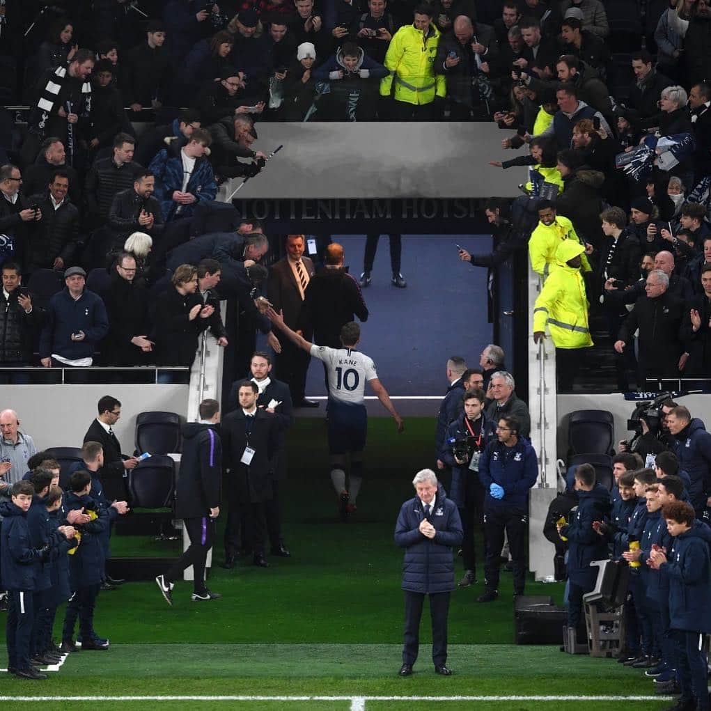 ハリー・ケインのインスタグラム：「What a feeling to play and win in our new home👌🏟 #COYS」