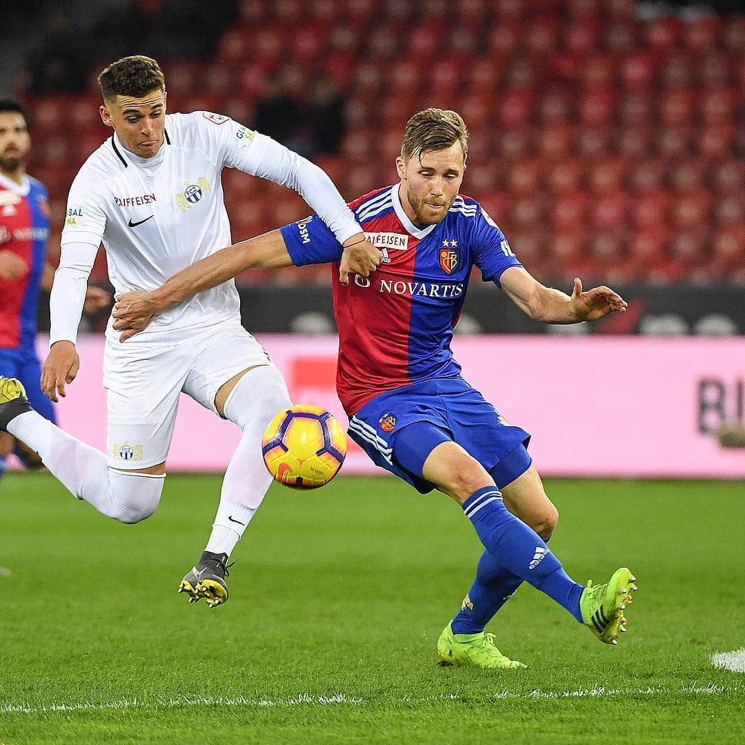 シルヴァン・ヴィドマーさんのインスタグラム写真 - (シルヴァン・ヴィドマーInstagram)「Alles unter Kontrolle! #weiterso #rotblau 🔴🔵 @fcbasel1893」4月4日 6時38分 - silvanwidmer