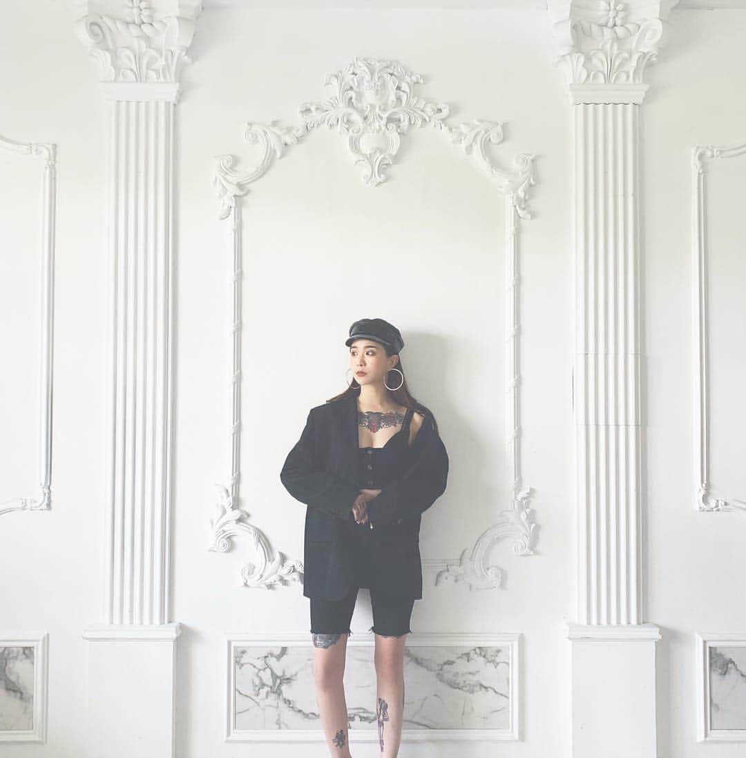 Abby Chenのインスタグラム：「人有退路，  就有安逸，  等到哪一天，  你真没了退路，  你就发现眼前哪条路都能走通。  斩断退路，  才能赢得出路。 ​​​」
