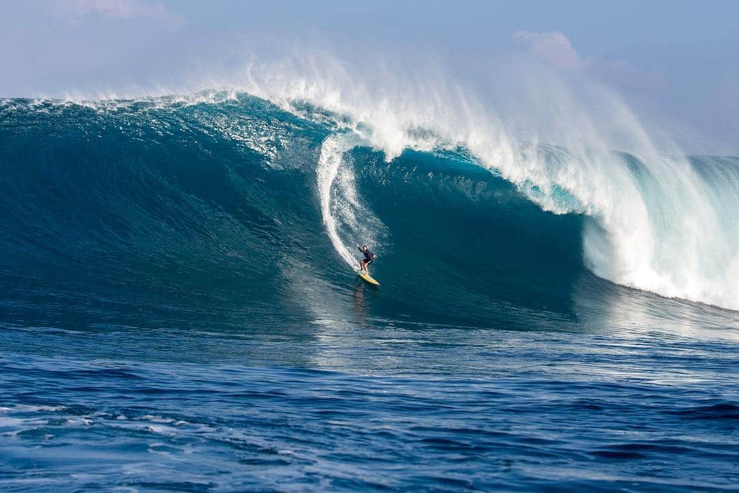 世界プロサーフィン連盟（WSL）さんのインスタグラム写真 - (世界プロサーフィン連盟（WSL）Instagram)「@andreamollermaui, sets a new Guinness World Records​™ title for the largest wave surfed paddle (female)! Photo by @fred_pompermayer | @wslbigwave @guinnessworldrecords #BigWaveAwards」5月3日 11時45分 - wsl