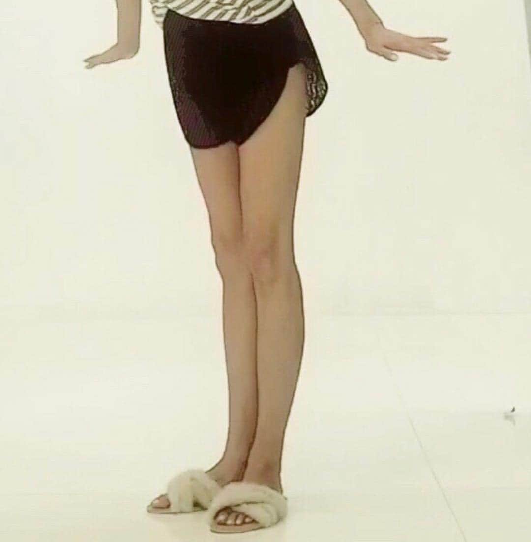 のインスタグラム：「美脚…細いだけの脚では🦵ものたりない。私もボリュームとメリハリがほしい🦵」