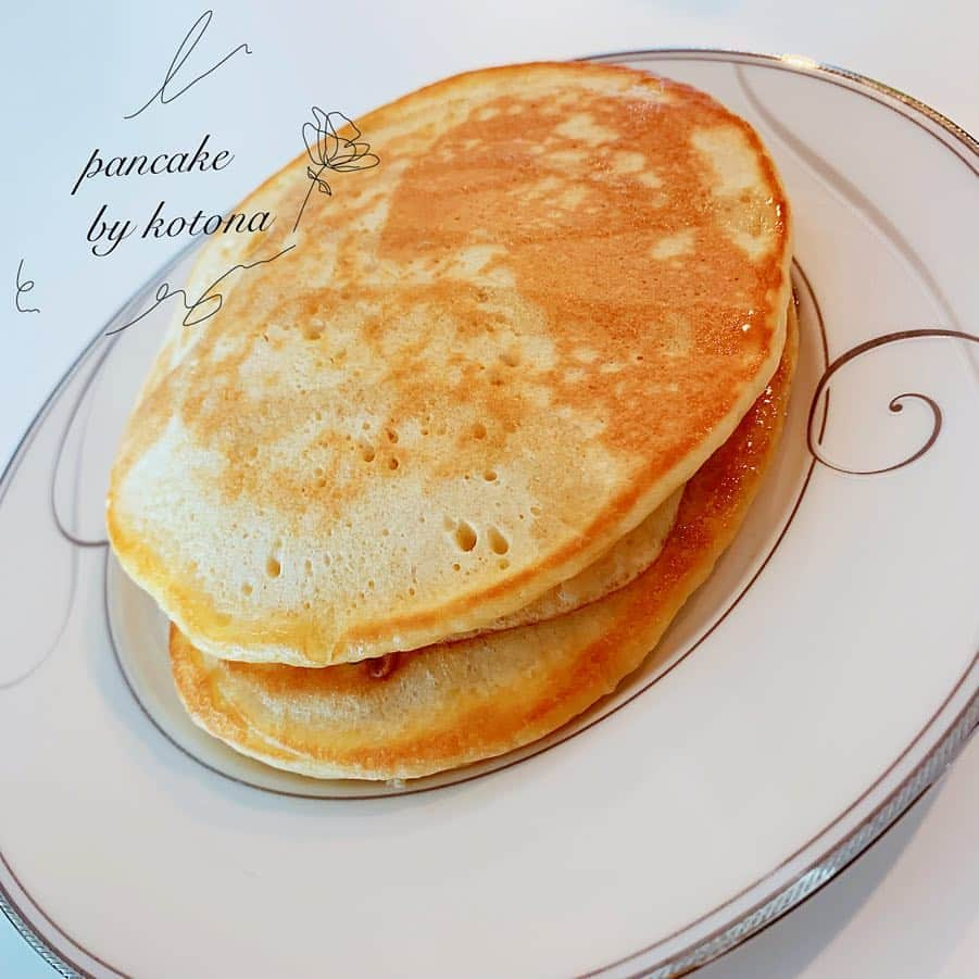 琴菜さんのインスタグラム写真 - (琴菜Instagram)「おやつにパンケーキ🥞💕無性に食べたくなったから小麦粉とベーキングパウダーで作った🧁🍩🍭 and  令和元年の日に作った、お赤飯とお野菜たっぷりの肉団子入りトマトスープ🍅🍅 #パンケーキ #ホームクッキング #お野菜たっぷり #トマトスープ #ナス海苔 #鶏胸肉の野菜炒め #小豆ご飯 #赤飯 #令和元旦の日 #手料理 #cooking #祝 #鶏胸肉の野菜炒め #鶏胸肉 #肉団子 #ハンバーグの残り #ヘルシーフード」5月3日 11時44分 - dj_singer_kotona