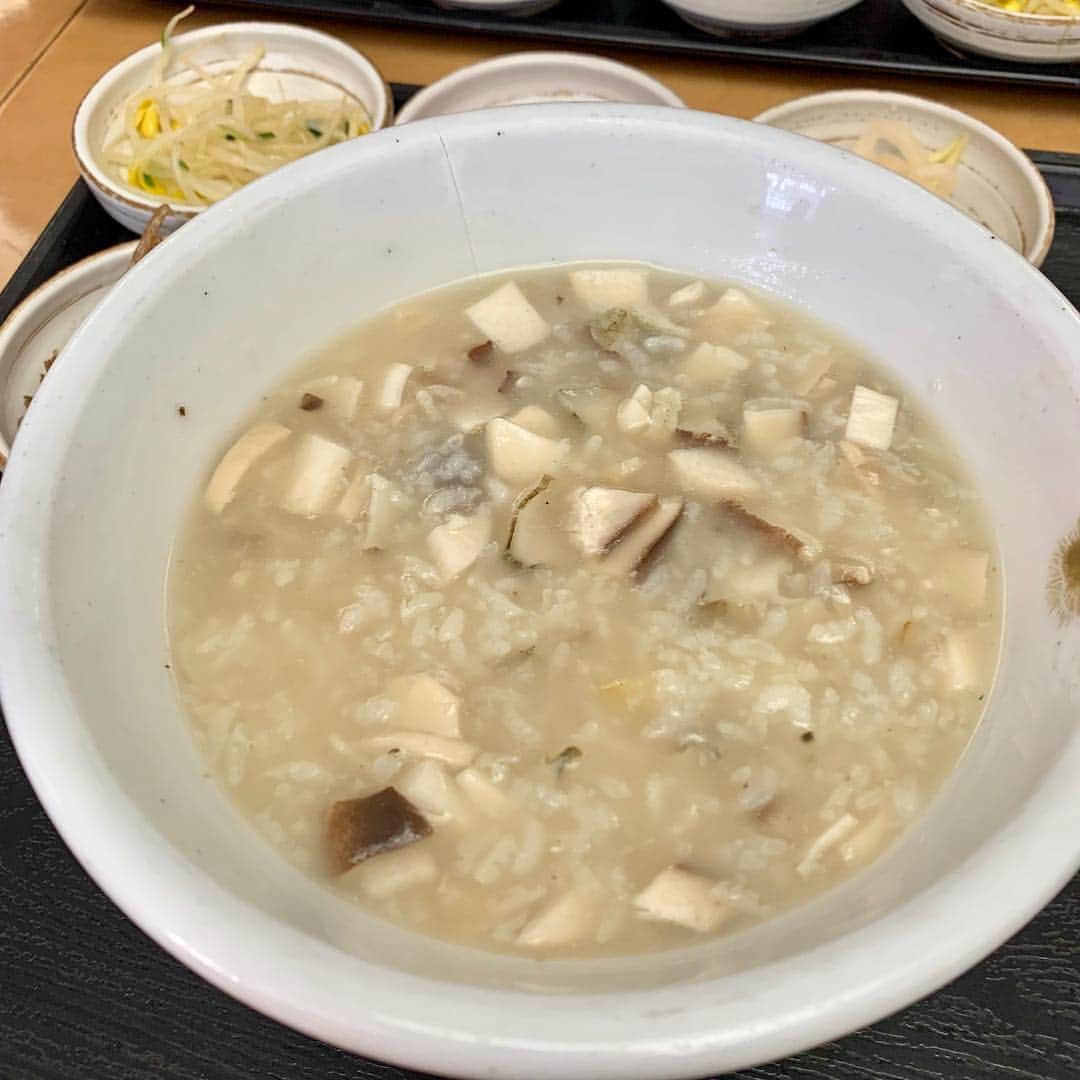 多村仁志さんのインスタグラム写真 - (多村仁志Instagram)「今日は #明洞 #味加本  #松茸とあわびのお粥 からスタート！  今日も #seoul は暖かいです☀️ 最高気温 24〜25度💦  자연송이 전복죽 (チャヨンソンイチョンボッチュッ) 18,000ウォン」5月3日 10時20分 - hit_tamu