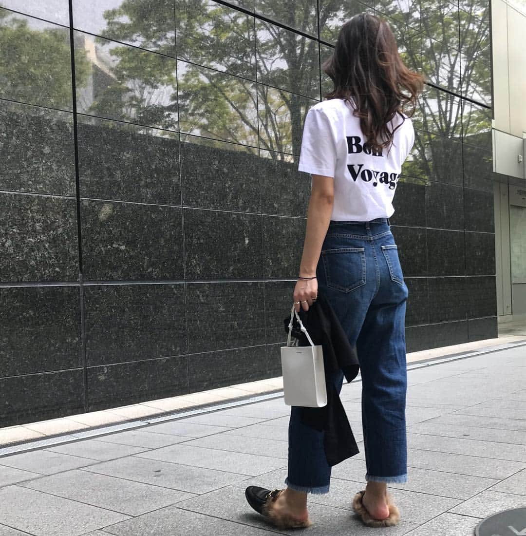 liiiiche23のインスタグラム：「・ ・ Bon Voyage🇫🇷 前にも小さくロゴが入ってて可愛いTシャツ👕💙 ・ ・ #fashion #ootd #outfit #outfitoftheday #dailylook #dailylook_japan #instafashion #instalook #instagood #code #coordinate #tomorrowland #トゥモローランド #blackbymoussy #blkby #ブラックバイマウジー #denim #jilsander #ジルサンダー #jilsanderbag #gucci #guccishoes #グッチ」