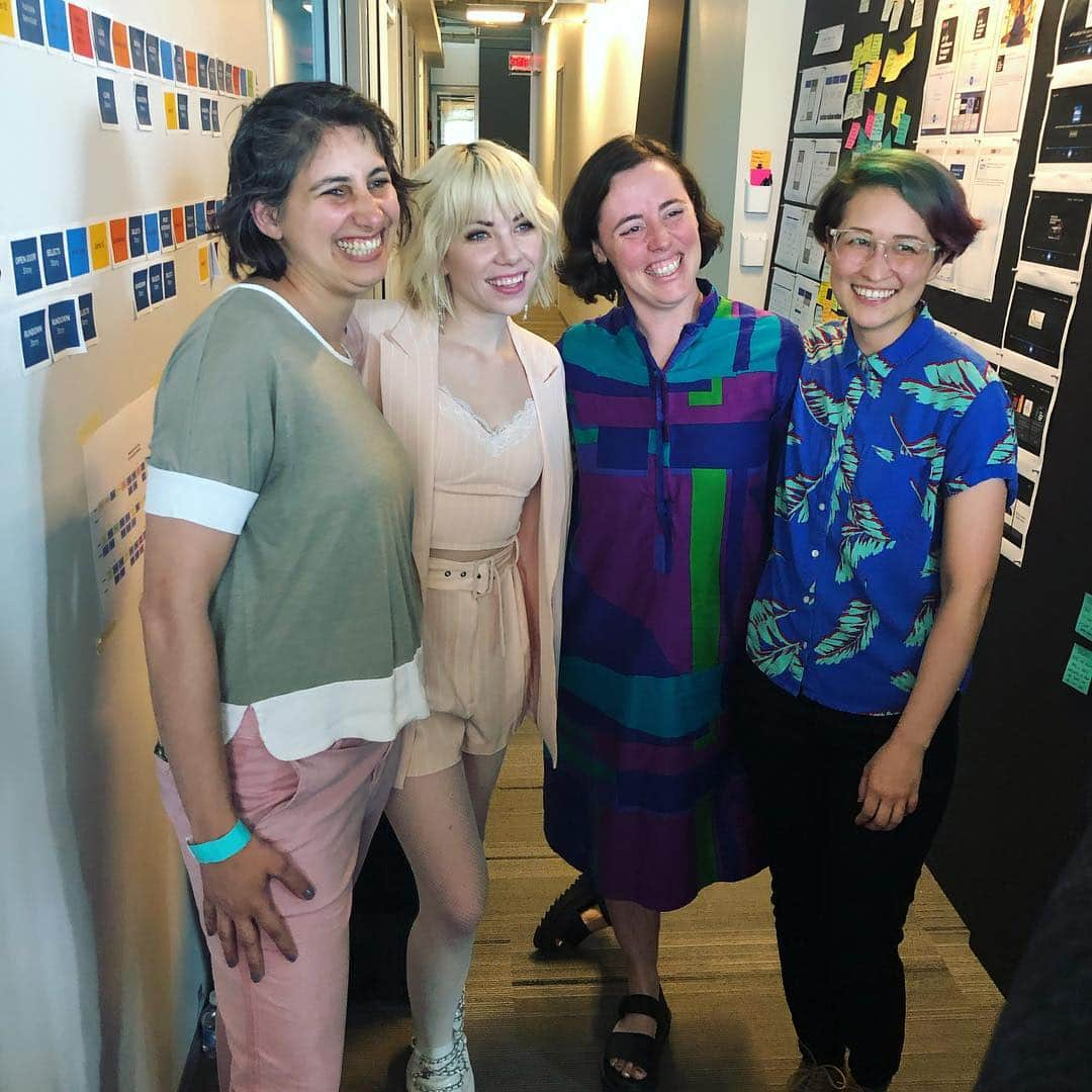 カーリー・レイ・ジェプセンさんのインスタグラム写真 - (カーリー・レイ・ジェプセンInstagram)「Met some rad folks today  @nprmusic @tinydesk  @bobboilen #tinydesk 💗」5月3日 10時40分 - carlyraejepsen