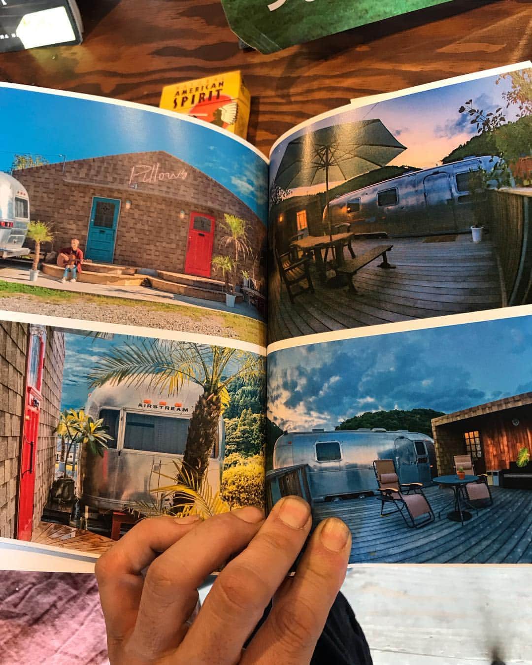 三宅洋平さんのインスタグラム写真 - (三宅洋平Instagram)「宮崎 Cinema Haeven 岡山の山間地の古民家の修復と土地のお世話という役割を授かって、氣がつけばすっかり海から遠ざかって2年半があっという間に経過。陸サーファー、曲作りのため久しぶりに宮崎入り。 ブラザーHiroが大工なサーファーのBroたちと1年かけて作り上げた天国。レストラン、お宿、サーフショップ、キャンプ場、稼働中(ライブハウスと映画館は建築中)。 プロジェクトは楽しいことだけじゃない。生々しい諍いや静かな離別も繰り返して、資金繰りややりたい事とやりたくない事に追われながら自転車操業にて、彼の地この地でHeaven作りは今日も進む。着いた朝、最初にHiroとシェアしたのは、そんな話。組織のあり方、リーダーって何？、経営、人との接し方、、 新しい社会、作り中。 #cinemaheaven #宮崎」5月3日 10時43分 - miyake_yohei
