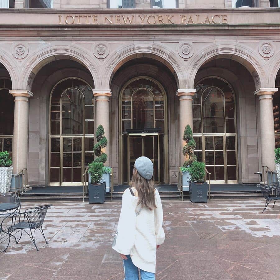 ひよんさんのインスタグラム写真 - (ひよんInstagram)「🗽💖🥂👸 ㅤㅤㅤㅤㅤㅤㅤㅤㅤㅤㅤㅤㅤ 令和初めての投稿がNYのことだけど、ふらっと歩いてたらセリーナのホテル？見つけたから中に入ってみた🤭💓ㅋㅋㅋㅋ ミーハー度100%🙆‍♀️💯👏 ㅤㅤㅤㅤㅤㅤㅤㅤㅤㅤㅤㅤㅤ #newyork #trip #holiday #ny #뉴욕 #휴가 #여행 #ニューヨーク #旅行 #インスタ限定」5月3日 10時52分 - cchan_fee4