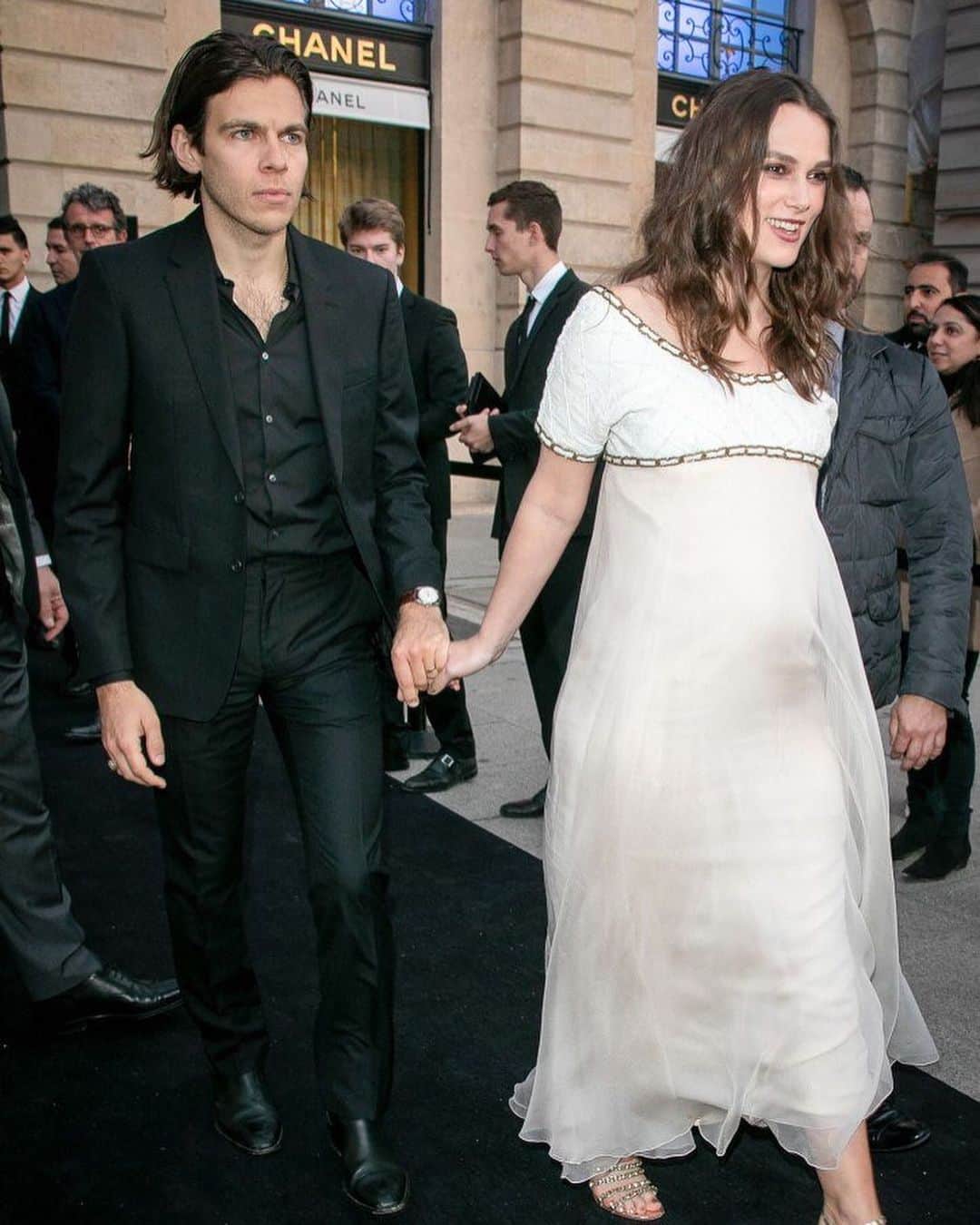 People Magazineさんのインスタグラム写真 - (People MagazineInstagram)「Baby on board! ❤️Keira Knightley and her hubby, James Righton, are expecting their second child! She showed off her baby bump in Paris. 😍Tap our bio link for details about the little one on the way. | 📷: Marc Piasecki/GC Images」5月3日 11時01分 - people