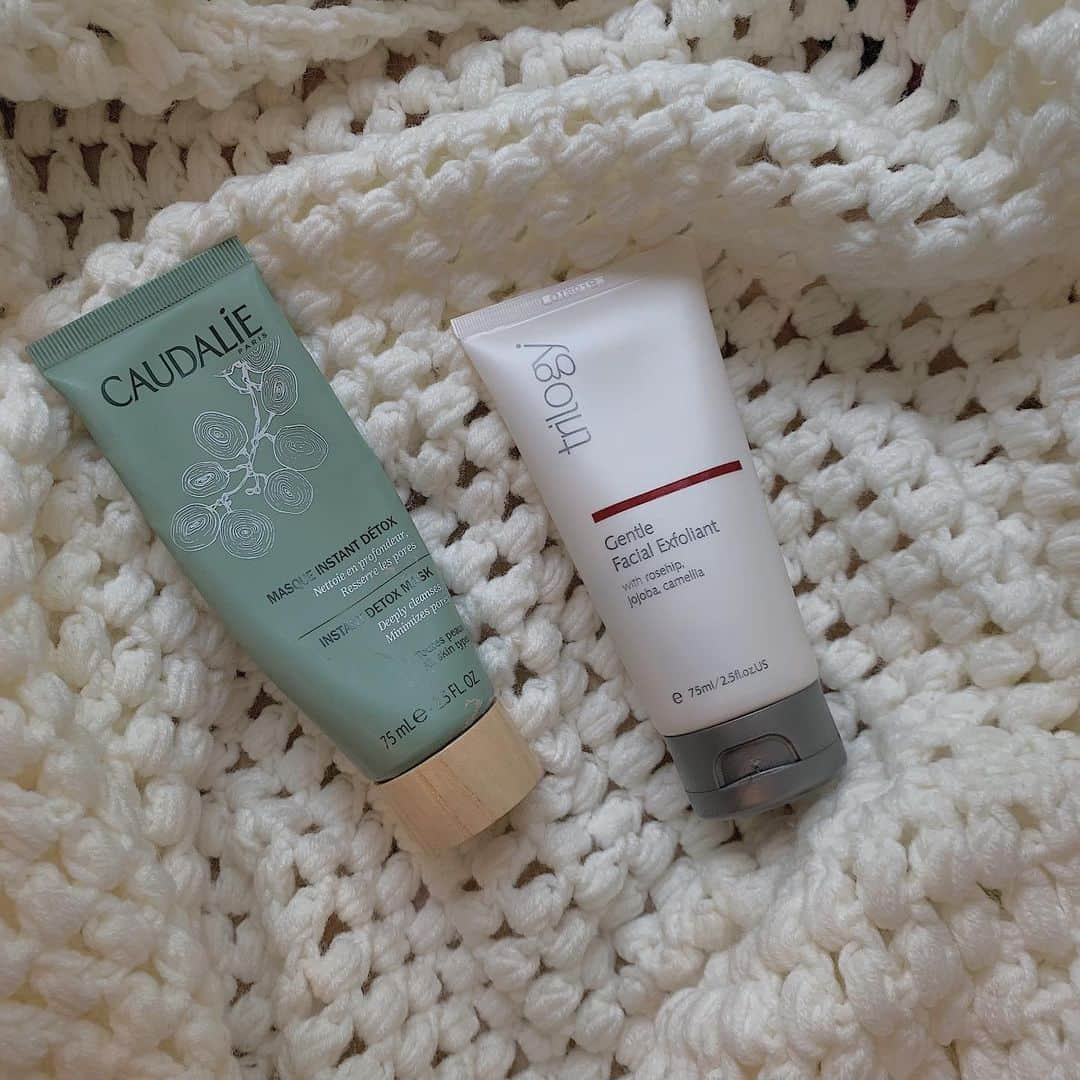 吉河唯さんのインスタグラム写真 - (吉河唯Instagram)「とても好きな子たち ㅤㅤㅤㅤㅤㅤㅤㅤㅤㅤ trilogy - Gentle Facial Exfoliant (ソフトスクラブなんですけども敏感肌用でめちゃ粒細かくて痛くないしトゥルトゥル！週2ペース) CAUDALIE - instant detox mask (洗い流すパックなんですけども毒素とか不純物とかを取り除いてくれるの、やった後お肌元気になる！週1ペース) ㅤㅤㅤㅤㅤㅤㅤㅤㅤㅤ この2つ大好きだからストック切らさないようにしてるの〜特にスクラブは続けてるとやっぱりスキンケア浸透してくるようになるからおすすめ〜〜◎ 〜・〜・〜・〜・〜・〜・〜・〜・〜・〜・〜 #trilogy #caudalie #skincare」5月3日 10時54分 - yui_yoshikawa