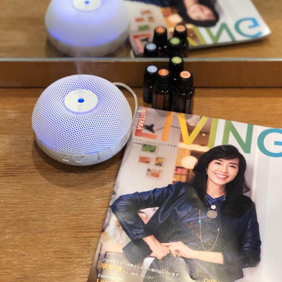 のインスタグラム：「Loving this diffuser! Changes colors and the design is so cute💕 I’m enjoying peppermint today!  #doterra #doterraessentialoils #doterraaromadiffuser #aromadiffuser #aromatherapy #doterrajapan #livingmagazine #brevi」