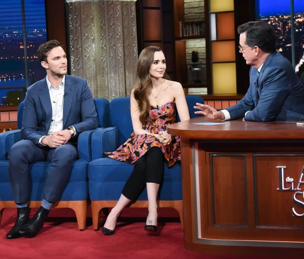 リリー・コリンズさんのインスタグラム写真 - (リリー・コリンズInstagram)「Getting into a deep (and super animated) conversation about @tolkienmovie with these two tonight on @colbertlateshow! If you want to be one of the first to see our new movie Tolkien at a special advance screening on May 7... followed by a live streamed Q&A moderated by @stephenathome with @nicholashoult, director #DomeKarukoski, and myself... check out the link in my bio for tickets!!...」5月3日 11時14分 - lilyjcollins