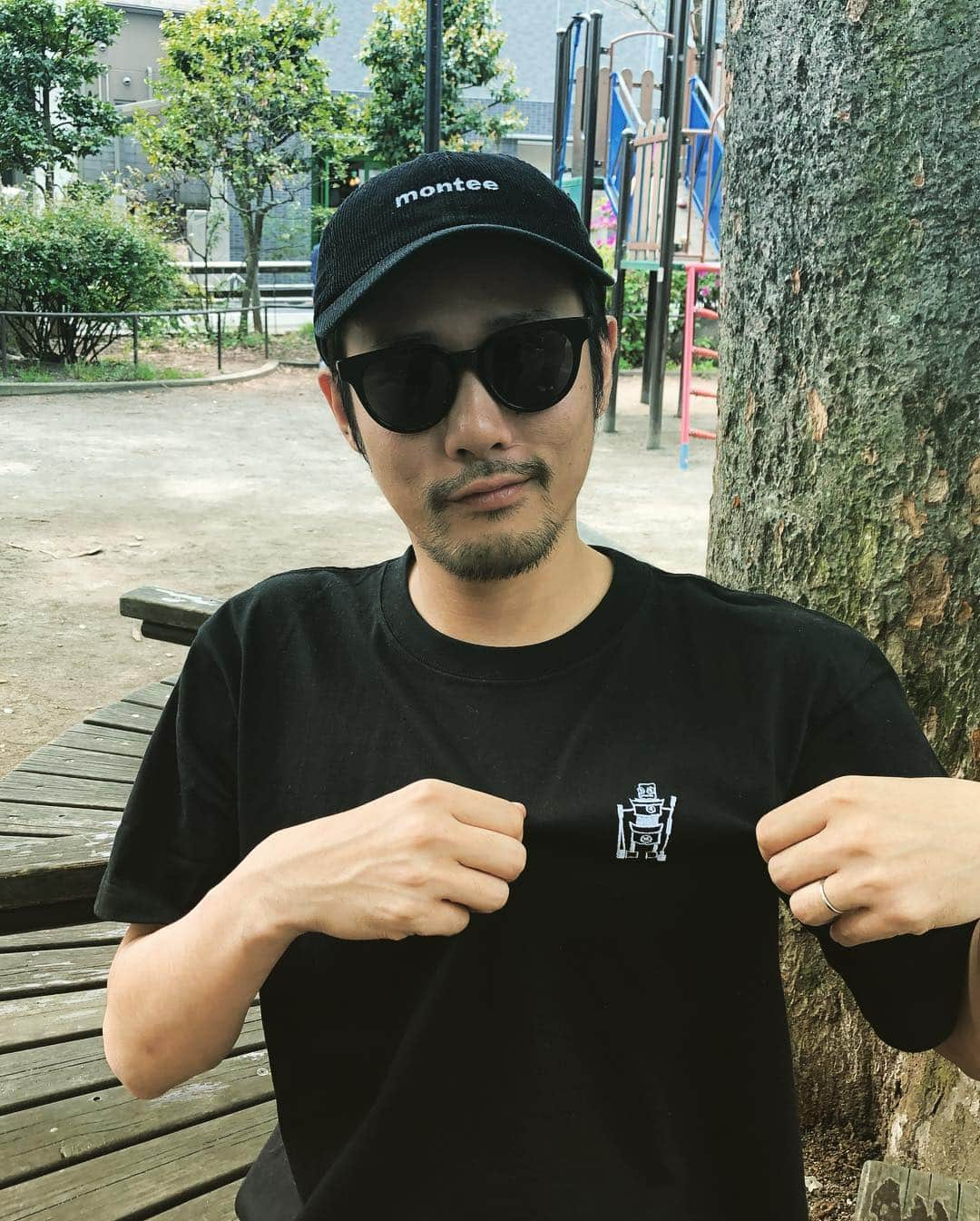 藤井道人さんのインスタグラム写真 - (藤井道人Instagram)「「デイアンドナイト」の秋田チームのユキコさんからもらったデイアンドナイトTシャツ本日デビュー！宝物です☺︎ #デイアンドナイト #これが行楽日和ってやつか #然し撮る日々」5月3日 11時29分 - michihito_fujii