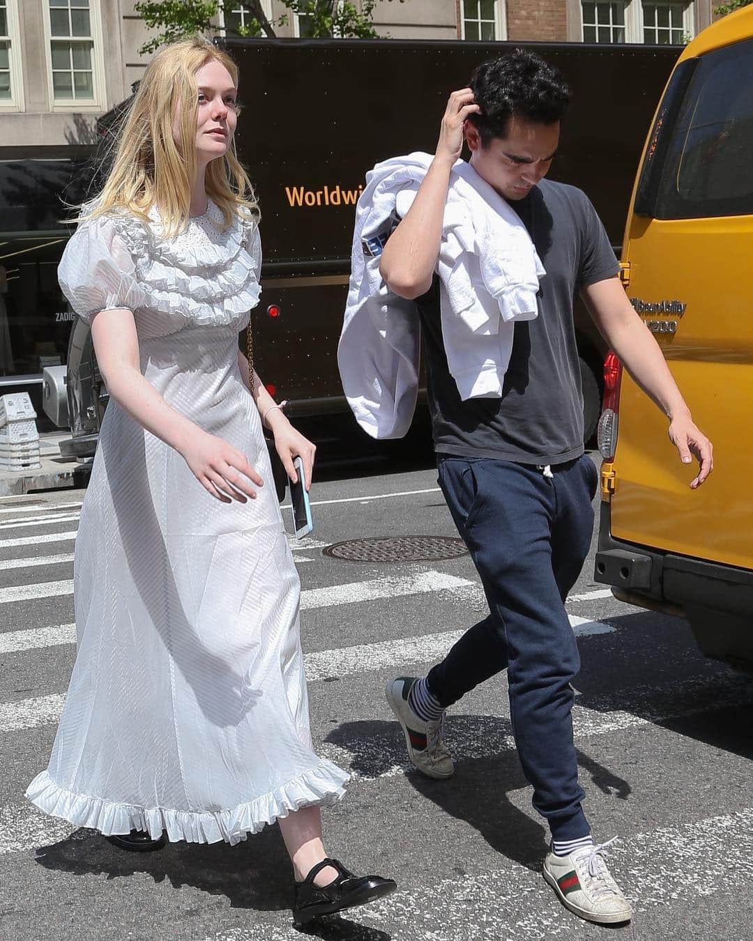 Just Jaredさんのインスタグラム写真 - (Just JaredInstagram)「@ellefanning and @maxminghella step out together in NYC today. The pair have been linked since August, but have never confirmed if they’re officially an item.  #ElleFanning #MaxMinghella Photos: Backgrid」5月3日 2時42分 - justjared