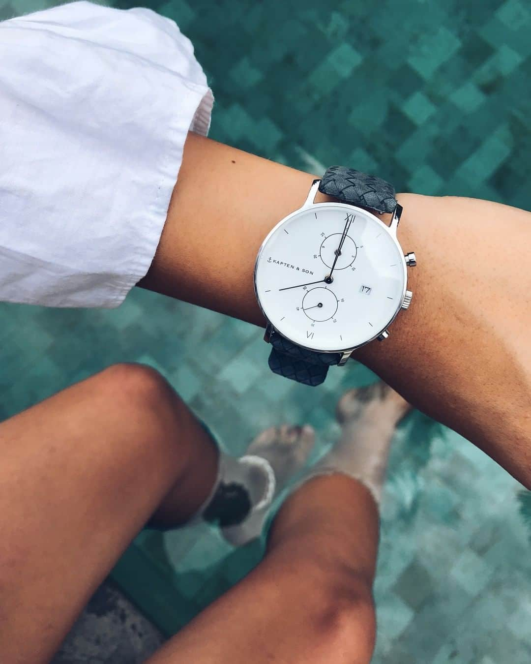 Kapten & Sonさんのインスタグラム写真 - (Kapten & SonInstagram)「'Everyday with you is a new adventure.' ☀️ Our Chrono is your perfect companion for your next summer trip! #bekapten #kaptenandson⁣ .⁣ .⁣ .⁣ #watches #watch #summervibes #summertime #summeroutfit #traveling #travelgram #travelgoals #passportpassion #takemethere」5月3日 3時01分 - kaptenandson