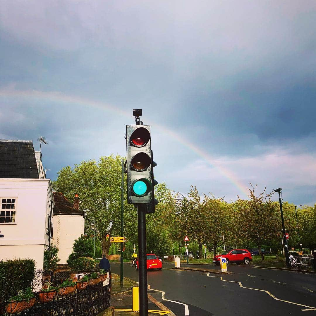 布袋寅泰さんのインスタグラム写真 - (布袋寅泰Instagram)「🌈 虹の彼方へ🌈 #rainbow」5月3日 2時54分 - hotei_official