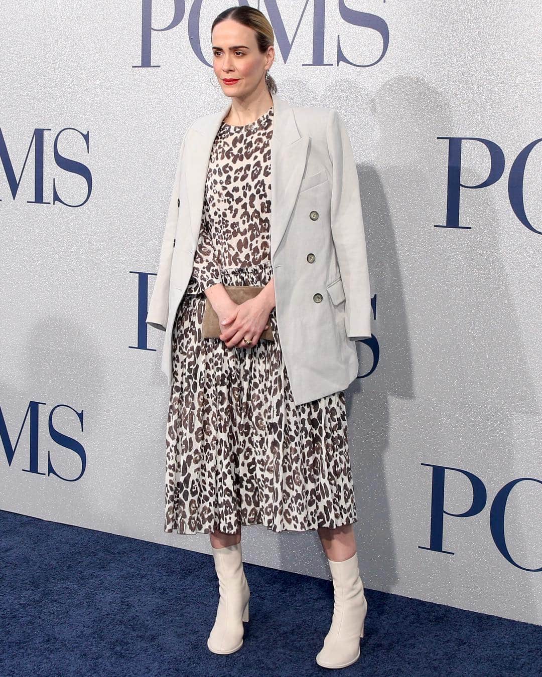 Just Jaredさんのインスタグラム写真 - (Just JaredInstagram)「@mssarahcatharinepaulson steps out to support @pomsmovie cast at their L.A. premiere! See more on JustJared.com #SarahPaulson #PomsMovie Photos: @gettyimages」5月3日 3時03分 - justjared