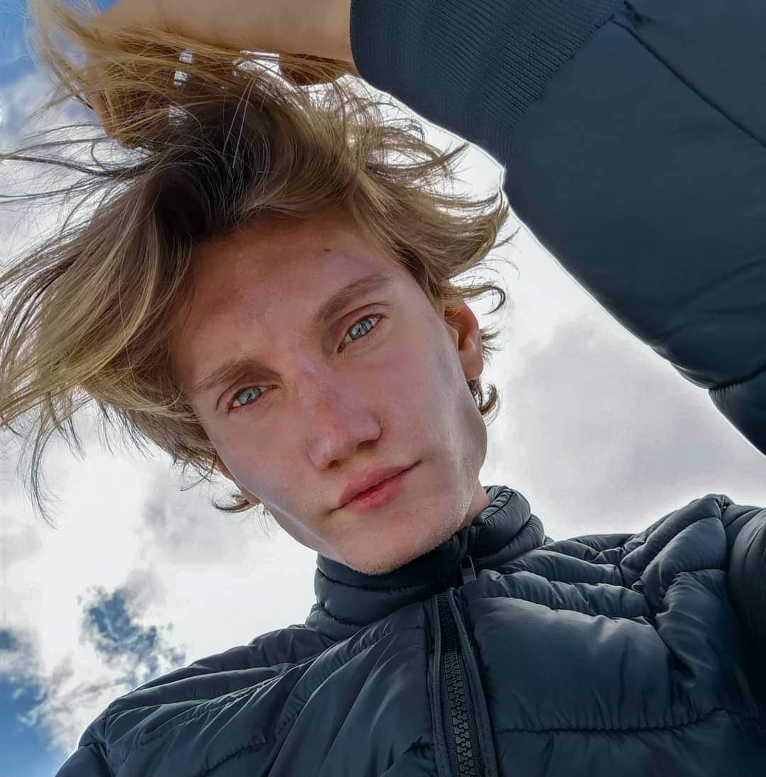 Olick Chinoさんのインスタグラム写真 - (Olick ChinoInstagram)「Just make sure your dreams come true! 😌  #selfie #closeupshot #face #oceaneyes #jawline #chirurgiaplastica #sunnyday #model #malemodel #blondguys #instaguys #instaface #padova #milano #conegliano」5月3日 3時07分 - olick_chino