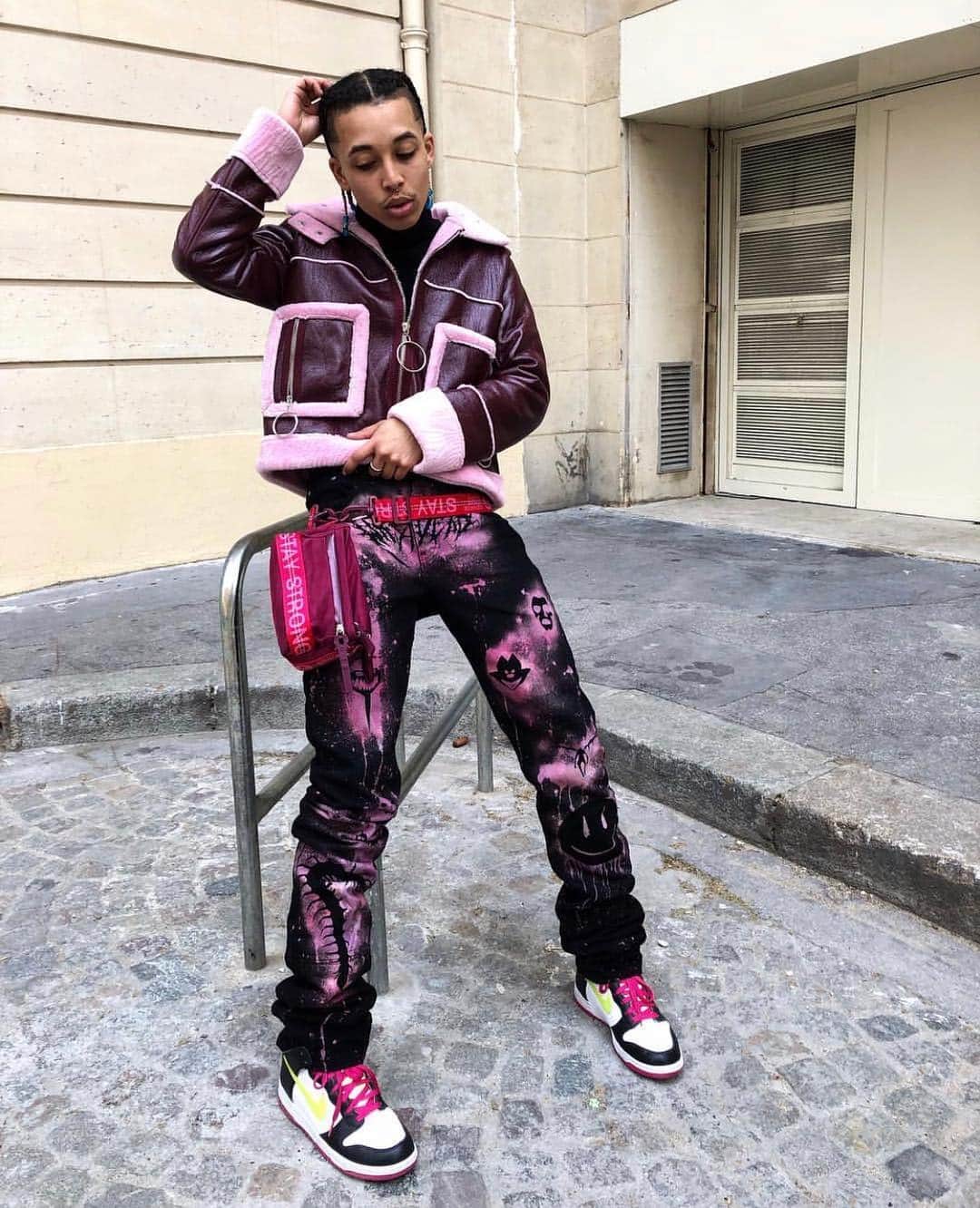 のインスタグラム：「This whole outfit is just insane! Shoutout to @gothboikenny who is rocking our “YMA - Fuxia Strong“ 🥀🥀🥀 • • • • #gglsquad #georgeginalucy #streetwear #streetstyle #streetfashion #hypebae #hypebeast #hsstyle #highsnobiety #style #malemodel #menswear #mensfashion #braids #braider #bag #accessories #35mm #justgoshoot #paris #frace #ootdmen #ootd #outfit #septum #piercing」