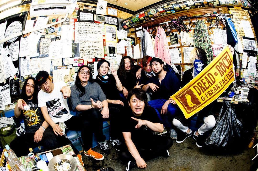 HIROSHIのインスタグラム：「20th Anniversary Beginning of the Story  千葉LOOK G-FREAK FACTORYのライブヤバかったな。 この場所でGとライブ出来てほんまに良かった。 ライブ前にPONが愛情込めてマッサージしてくれた。 嬉しかったな♪ これからもず〜ッと宜しくやで! ライブハウスに遊びに来てくれたみんなほんまにありがとう!!!!!! photo  by @ninjajon  #ROTTENGRAFFTY #ロットン #GFREAKFACTORY」