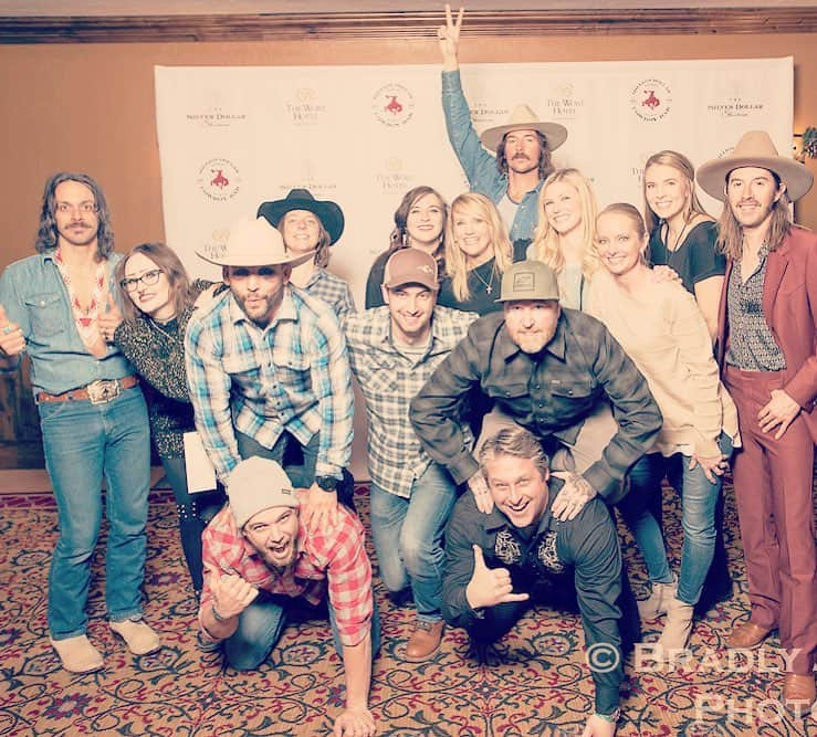 マックス・シエリオットさんのインスタグラム写真 - (マックス・シエリオットInstagram)「@midland concert Jackson Hole. #sorrywerefun #tbt #throwbackthursday #wreckedthatplace @chadmendes @beamdesigns」5月3日 3時23分 - maxthieriot