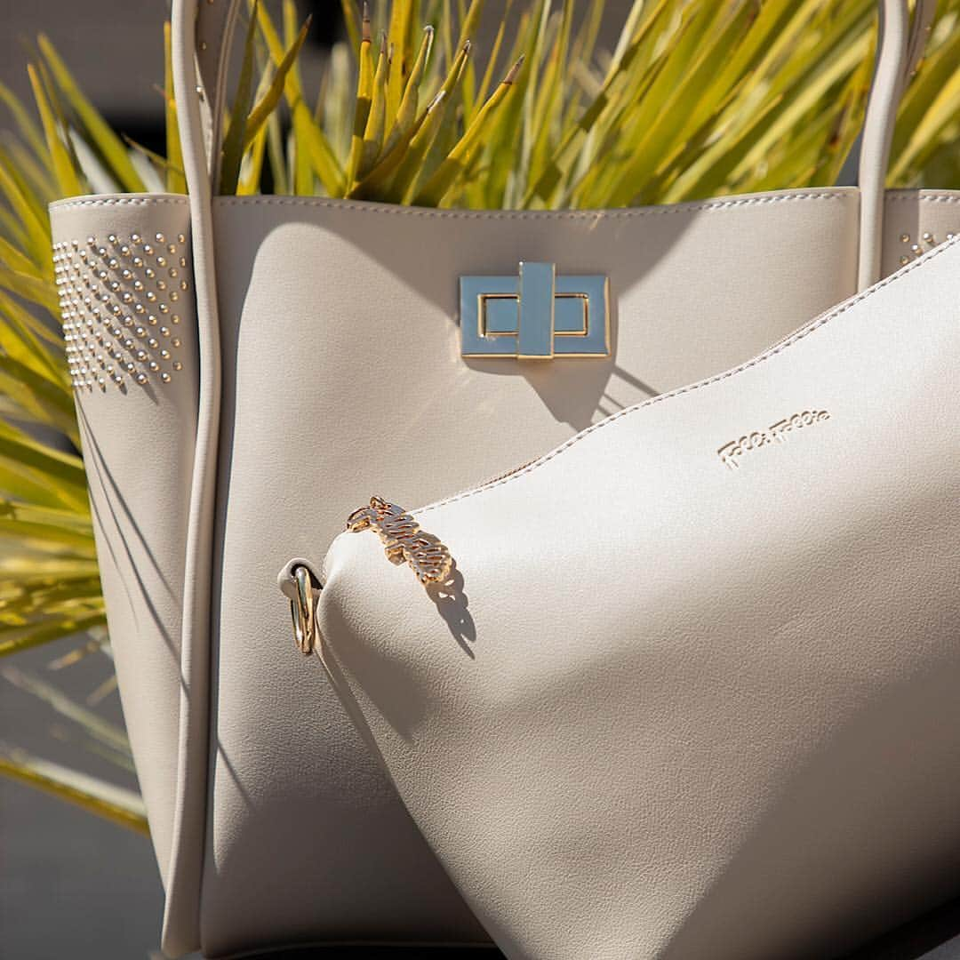 フォリフォリさんのインスタグラム写真 - (フォリフォリInstagram)「Looking for the ultimate summer elegance? Discover now Chic & Sleek collection in-store and online. #FolliFollie #Handbag #ChicandSleek #BeModBeFab」5月3日 3時24分 - follifollie