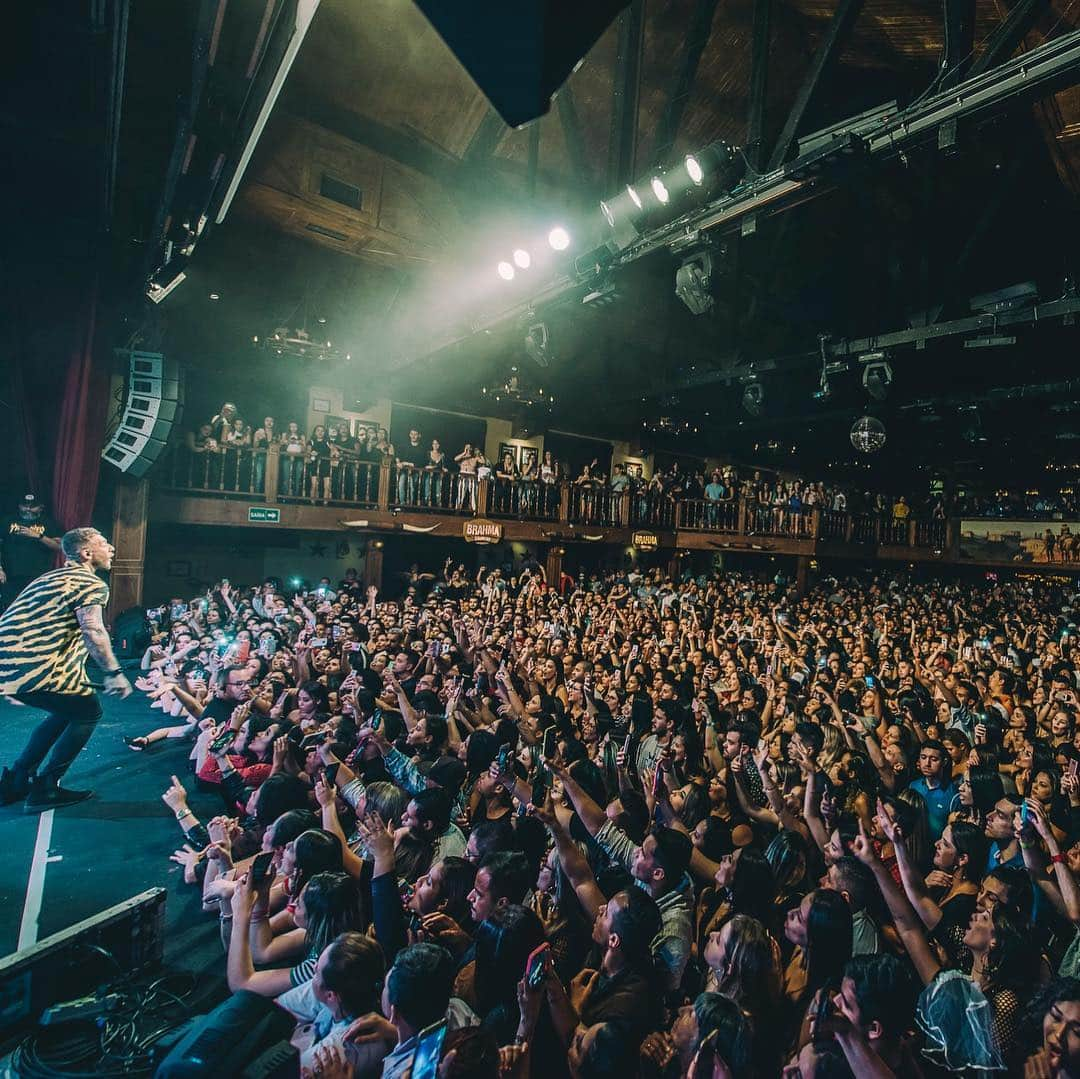 ルーカス・ルッコさんのインスタグラム写真 - (ルーカス・ルッコInstagram)「Lançamento da minha nova turnê no @villacountry São Paulo, não dava pra ser mais perfeito. Graças a Deus! Fiquei tão feliz por ver vcs cantando todas desse novo trabalho... me enche de alegria e força. Muitíssimo obrigado a todos! 📸 @marcelbianchi」5月3日 3時29分 - lucaslucco