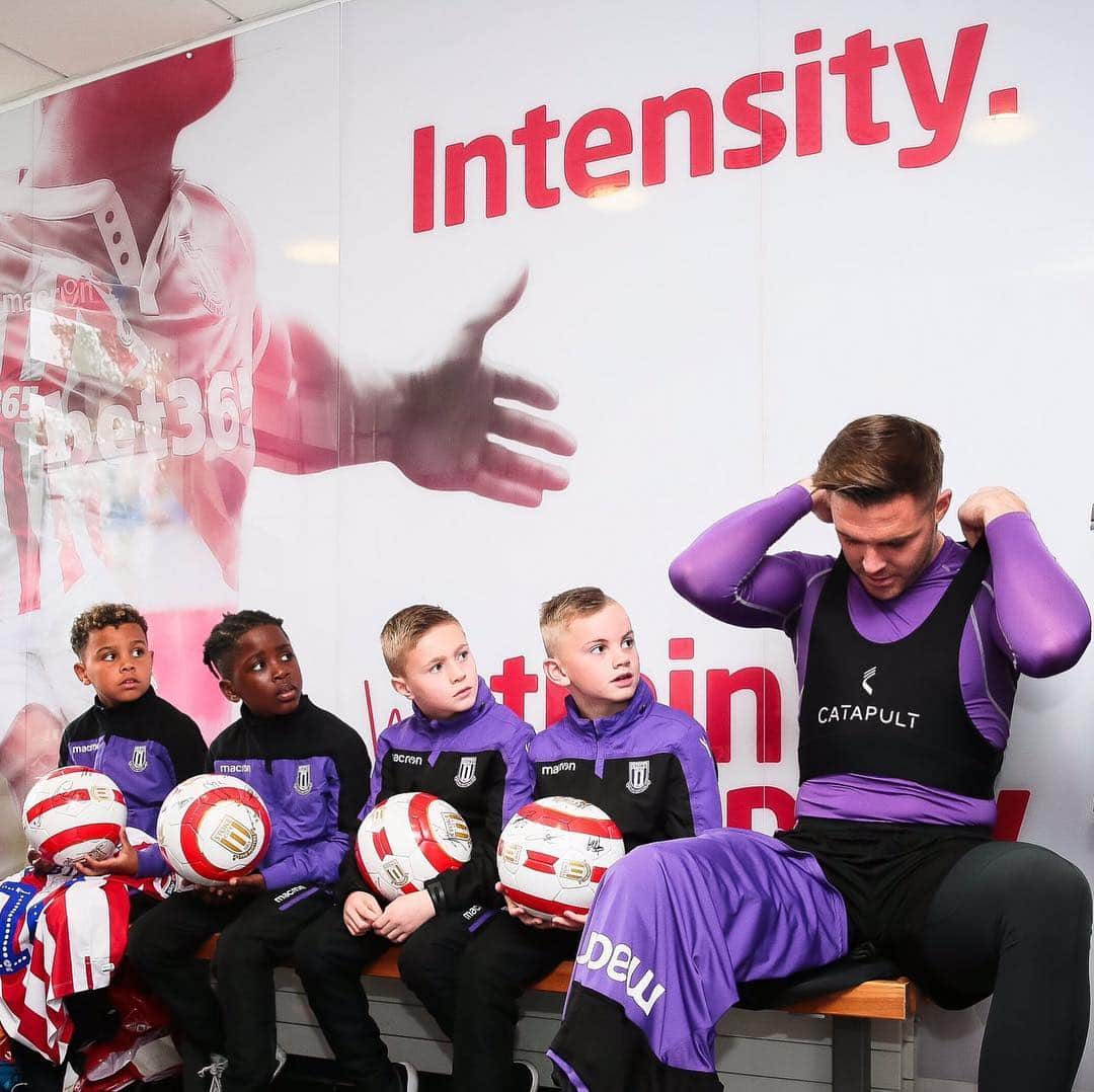 ストーク・シティFCさんのインスタグラム写真 - (ストーク・シティFCInstagram)「🤩 #SCFC 🔴⚪️」5月3日 3時34分 - stokecity