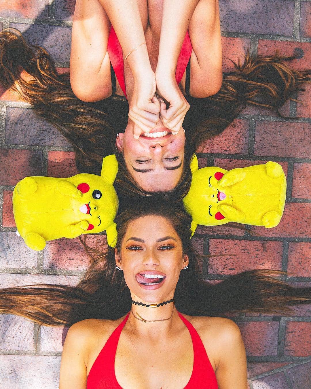 Hannah Stockingさんのインスタグラム写真 - (Hannah StockingInstagram)「We’re takin a Pikachu 💛😻 @leaelui 📸 @logan_kunde (tag 3 friends)」5月3日 3時52分 - hannahstocking