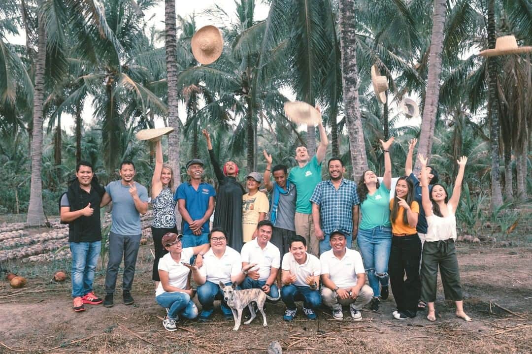 Vita Coco Coconut Waterのインスタグラム：「Hats off to our farmers!  We wouldn't be here without them, quite literally. #VitaCocoProject」