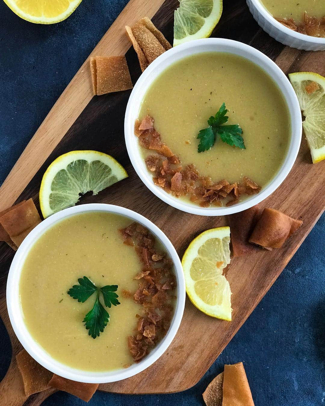 Easy Recipesさんのインスタグラム写真 - (Easy RecipesInstagram)「With Ramadan starting soon, I will be sharing with you some of my favorite dishes and desserts that I love preparing for my family during Ramadan like this healthy Lebanese Lentil Soup. It’s very low in calorie, packed with amazing nutrients, super easy and made with 4 basic ingredients. Grab the full recipe via the link in my bio.  https://www.cookinwithmima.com/lebanese-lentil-soup/  #thekitchn #food52 #feedfeed #wholefoods #allrecipes #buzzfeedtasty #vegetarian #yahoofood #tohfoodie #tasteofhome #tastingtable #realsimple #eatingwell #cookinglight #bonappetit #huffposttaste #buzzfeedfood #marthafood #TODAYfood #onthetable #ramadan #recipes #lebanesefood #lentilsoup」5月3日 4時05分 - cookinwithmima