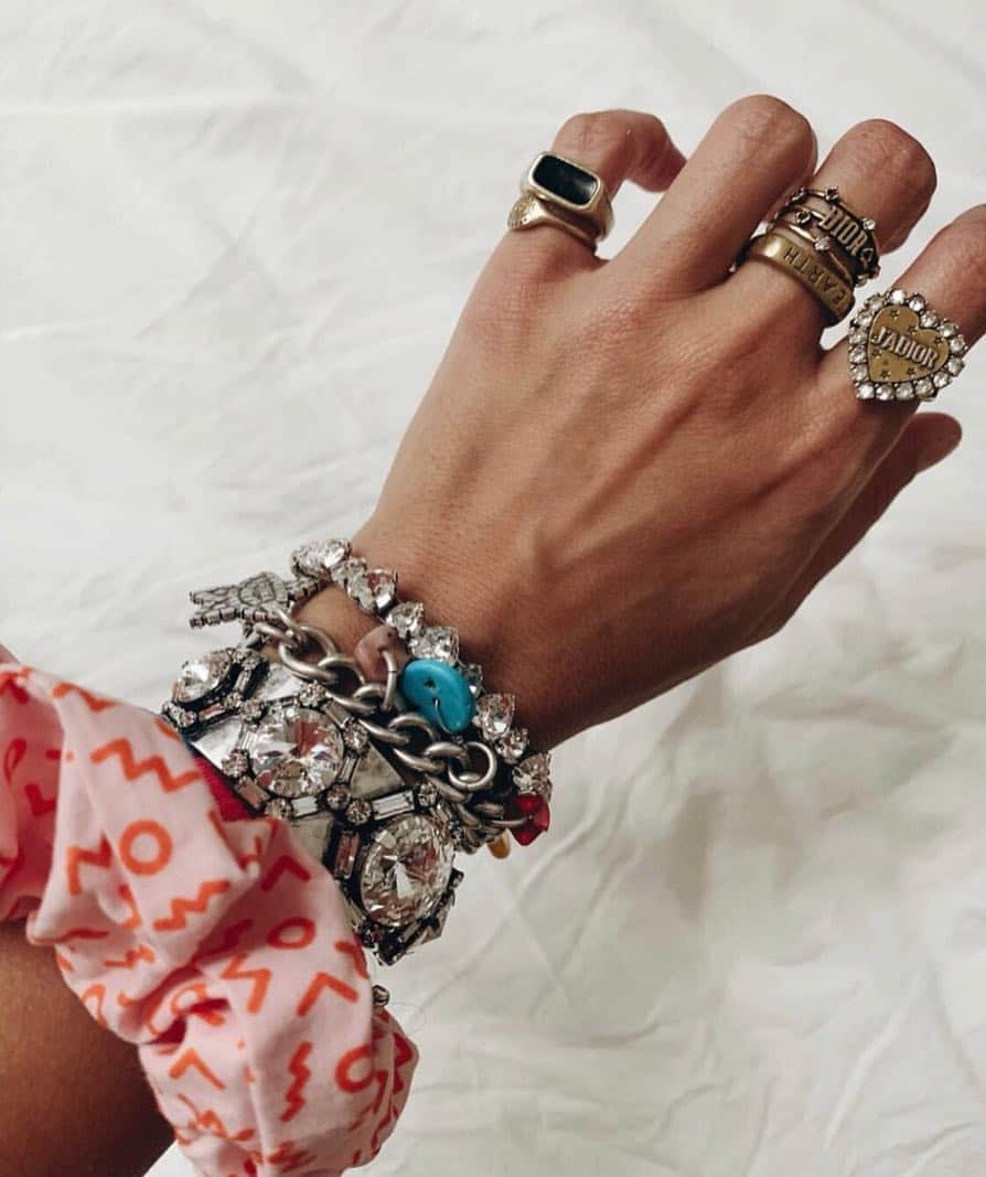 ダニジョーのインスタグラム：「It’s #armparty time 🎉 Tap to shop @collagevintage’s bracelets and cuffs #dannijogirls」